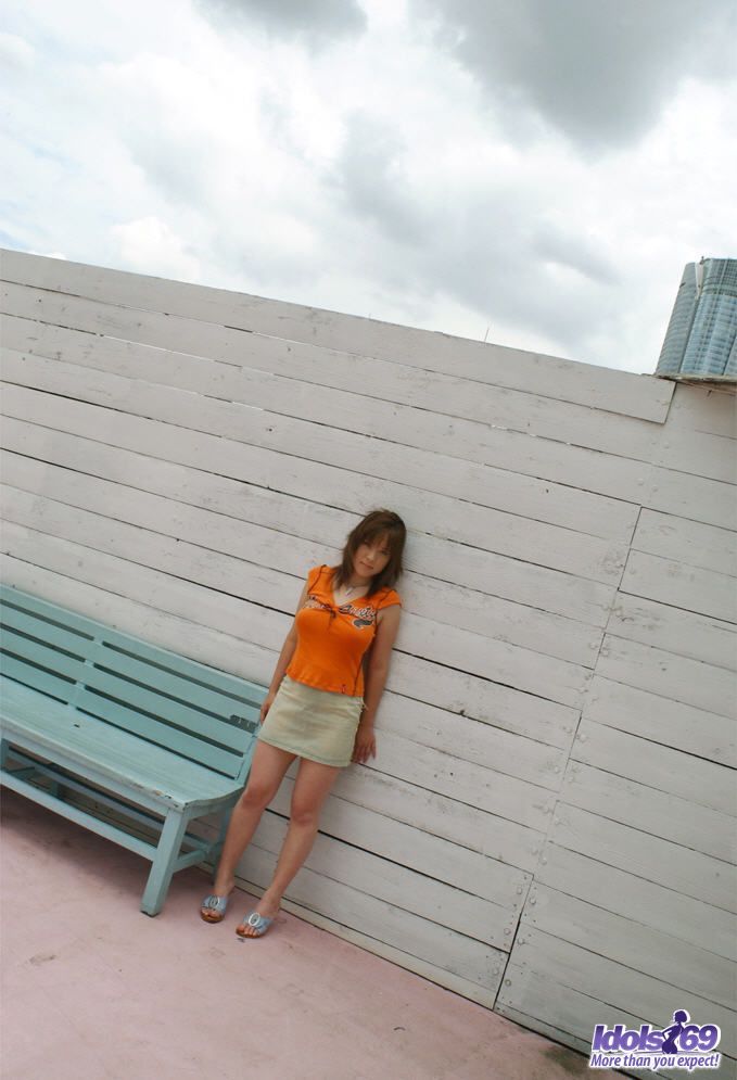 若い日本娘ユカがソロで巨乳と美尻を披露