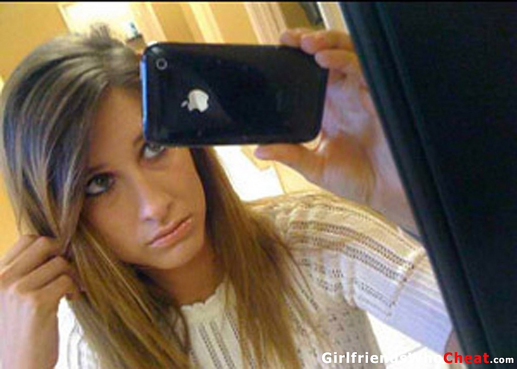 Коллекция Обнажённых Селфи Бывшей Подруги