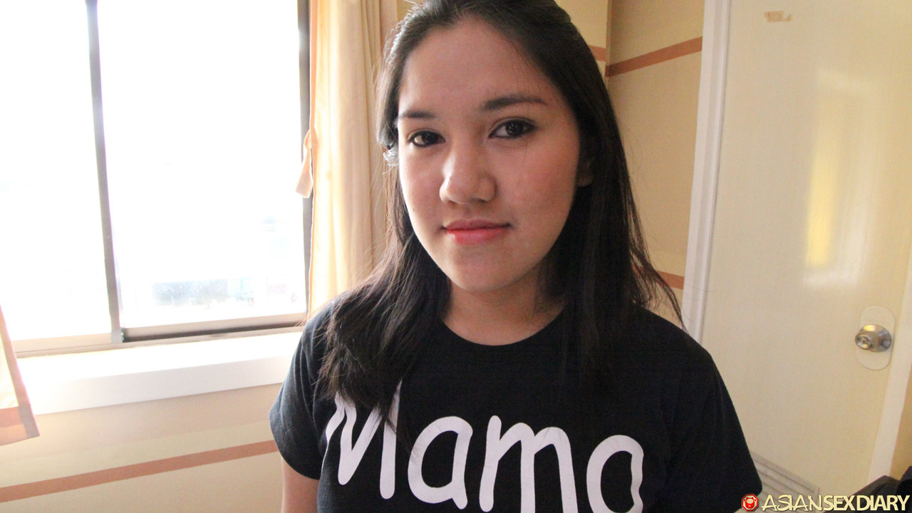 来自马尼拉的丰满亚洲女孩展开近距离拍摄年轻毛发浓密的阴道性交