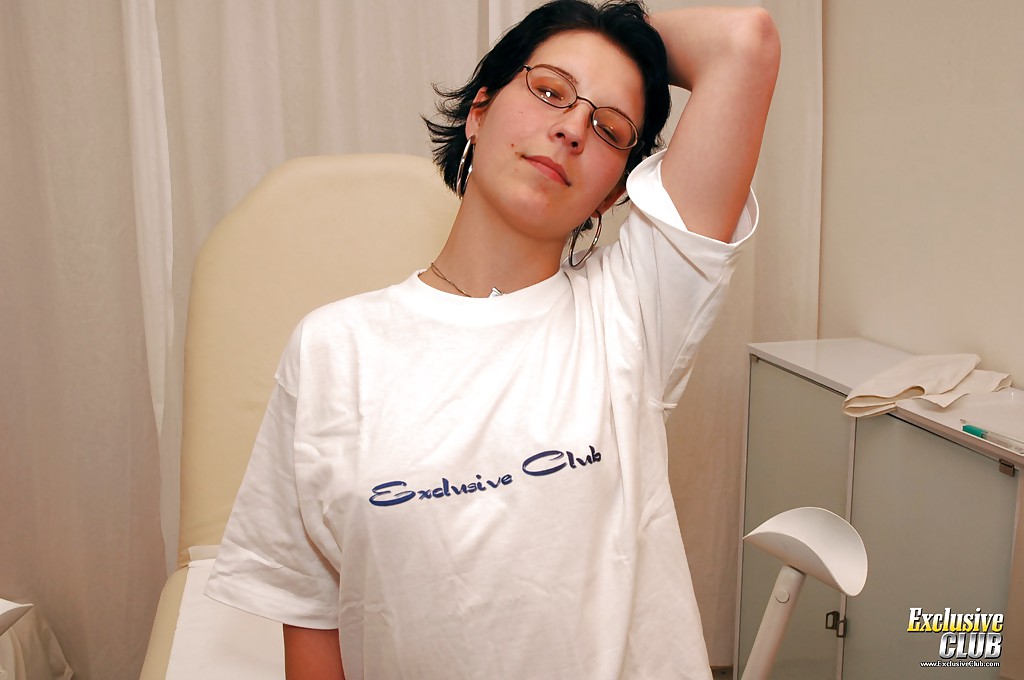 Öffnet Ihre Beine, Geiles Mädchen Fiona Reizt Ihre Nasse Möse