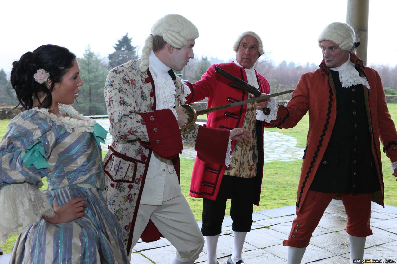 Die Wohlgeformte Schönheit Emily B Wurde Von Sir Danny D Grob Gefickt