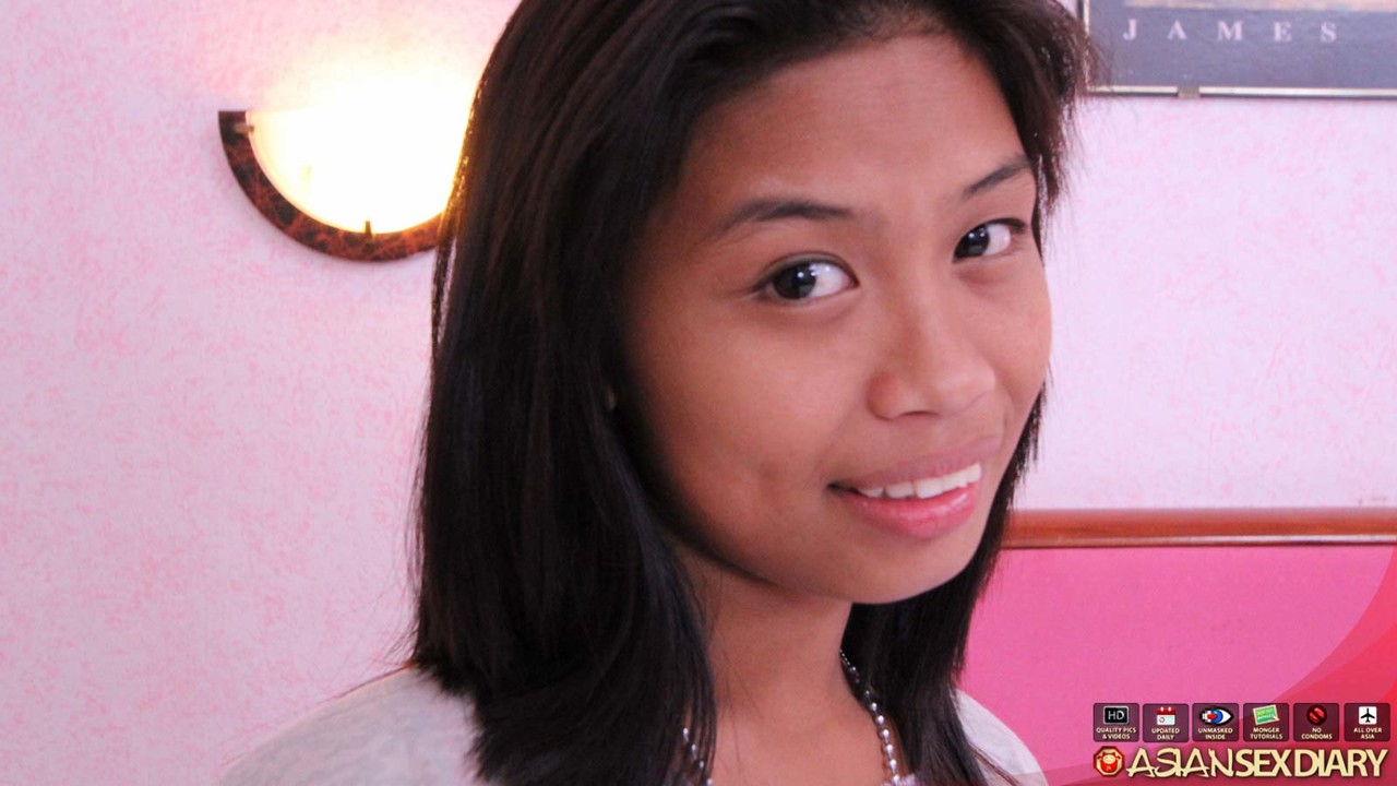 Petite Asian Jonalyn Gets Pov Fucked And Creampied