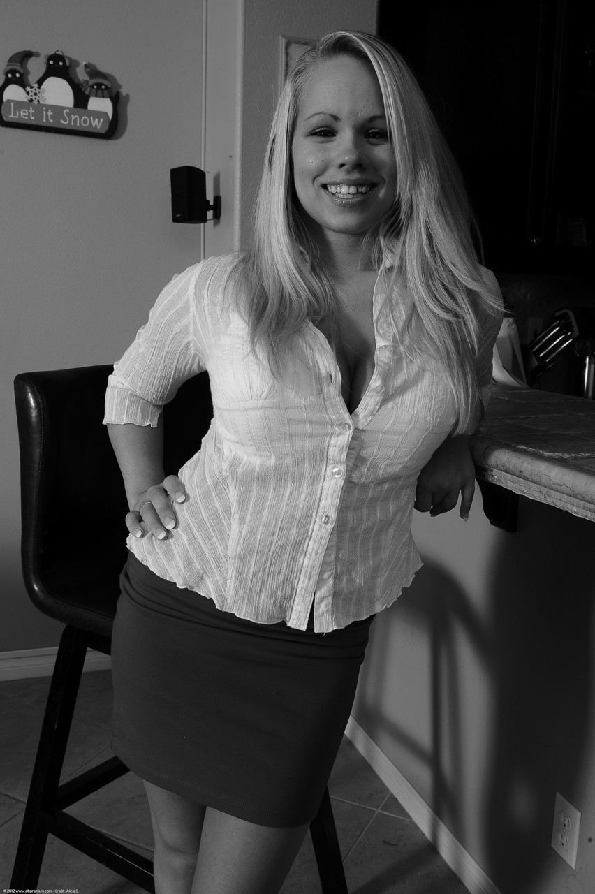 صور بريتني يونغ العارية من ATK بريميوم