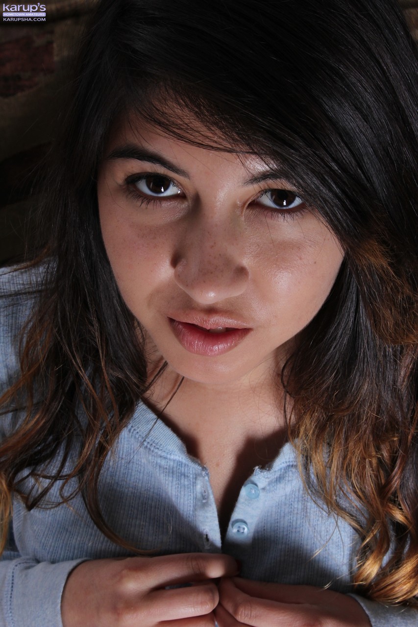 लूसी जेम्स XXX तस्वीरें - करप्स होमटाउन एमेच्योर स्टार