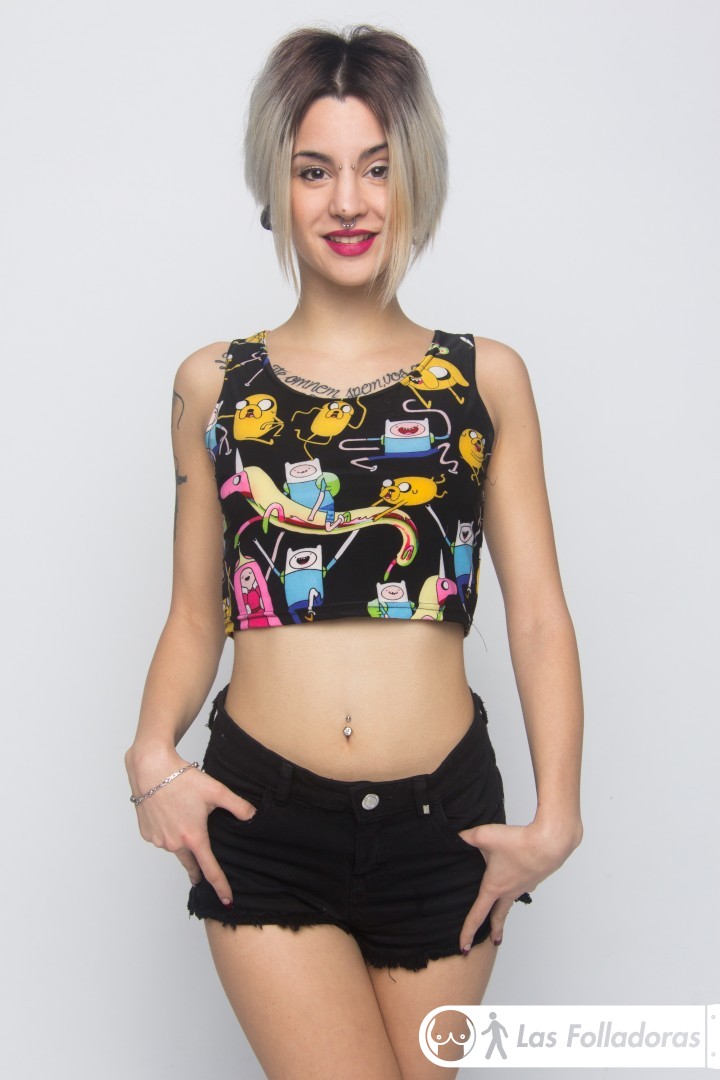 Rubia Alexa Nasha Con Tatuaje Abre Sus Labios Vaginales