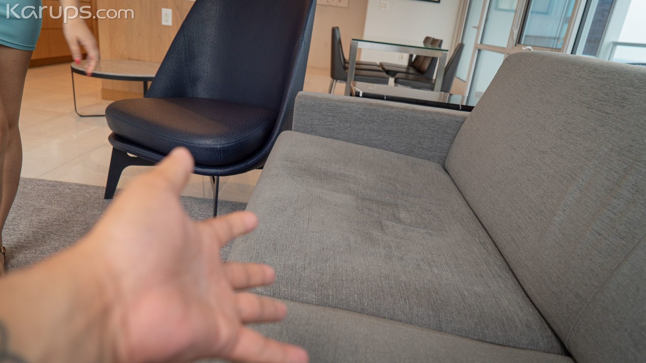 ウィローライダーは小さなペニスを持った男性が整えられた膣と遊ぶことを許す