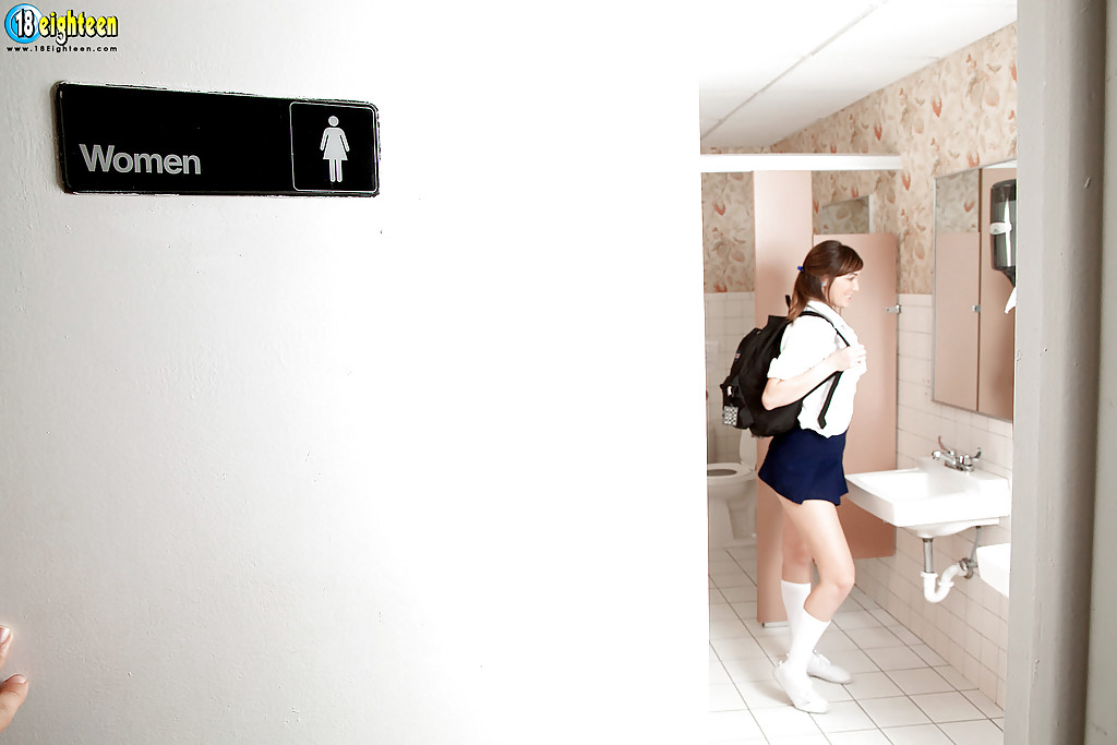 Teen Babe Holly Michaels Strips And Masturbates In The Bath