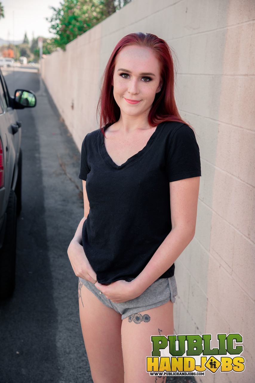 Рыжая Школьница В Публичном Месте Алиса Кокс Дрочит И Показывает Грудь