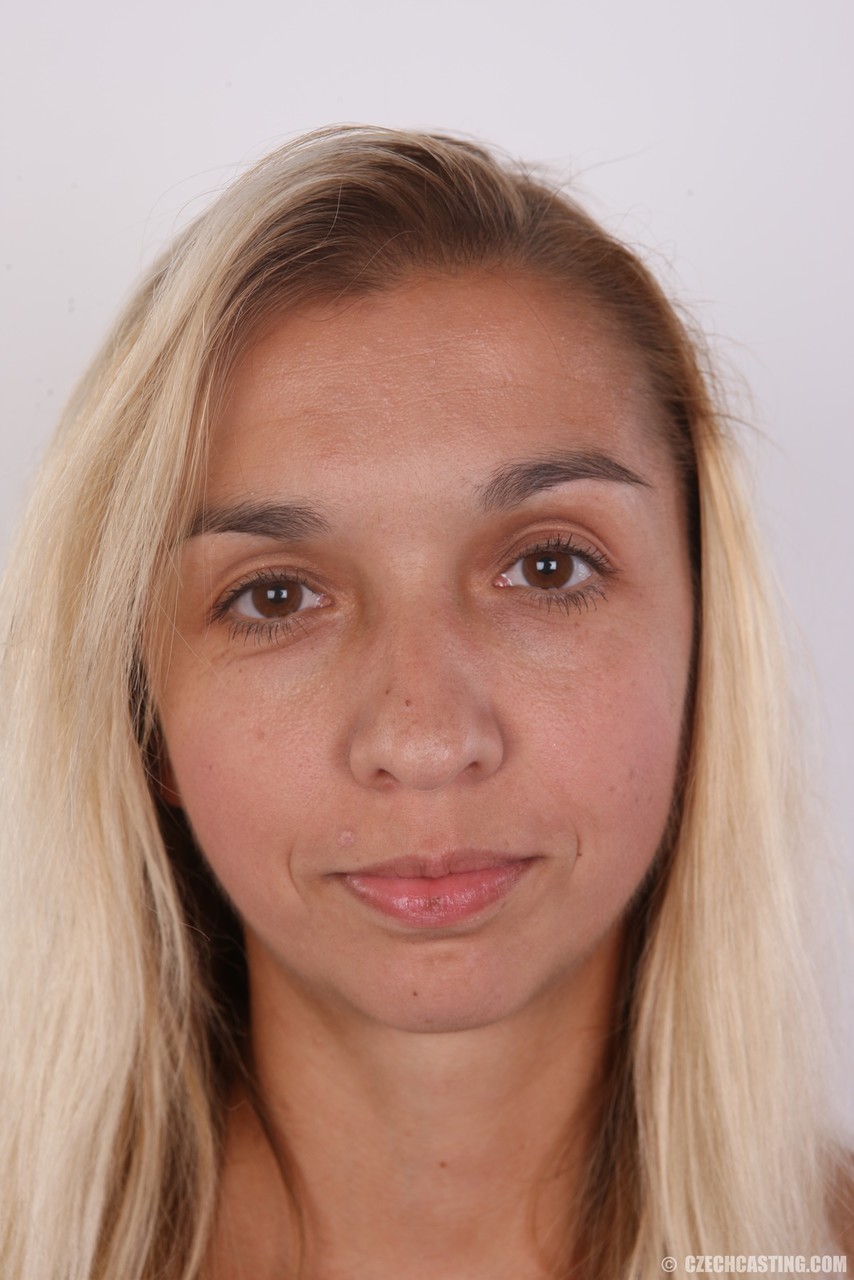 Naked Blonde Amateur Anezka Shows Her Mismatched Bush