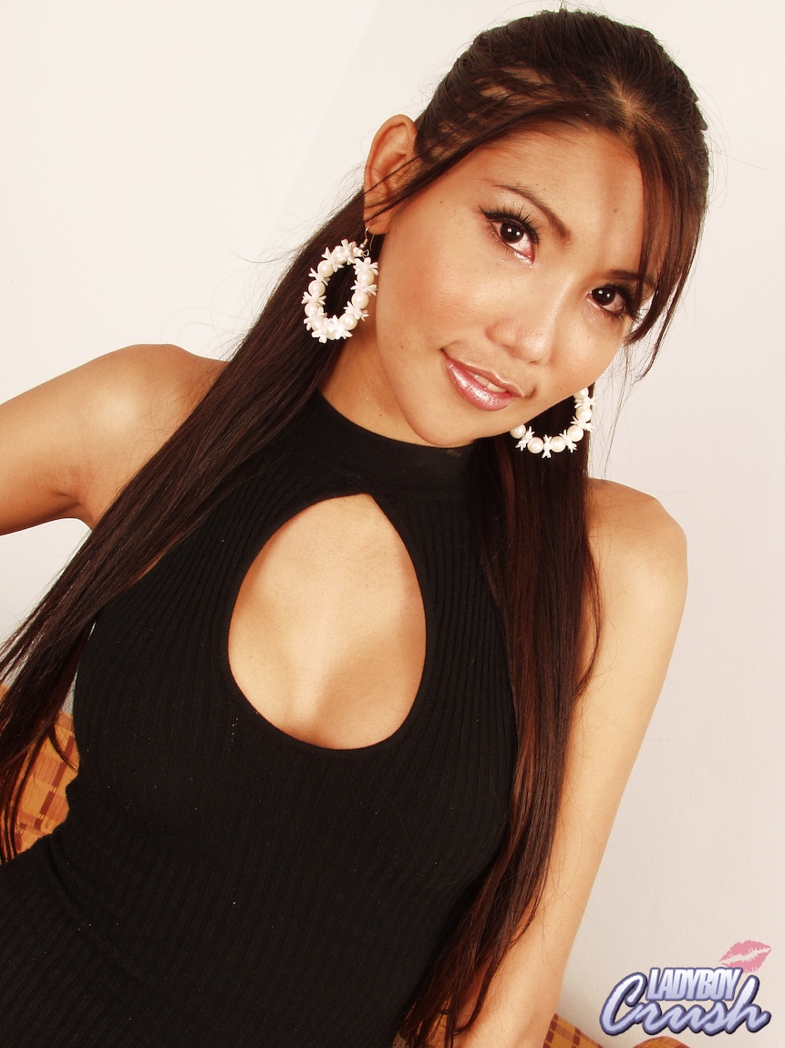 Anne Montre Ses Beaux Seins Et Surprend Avec Sa Bite De Trans