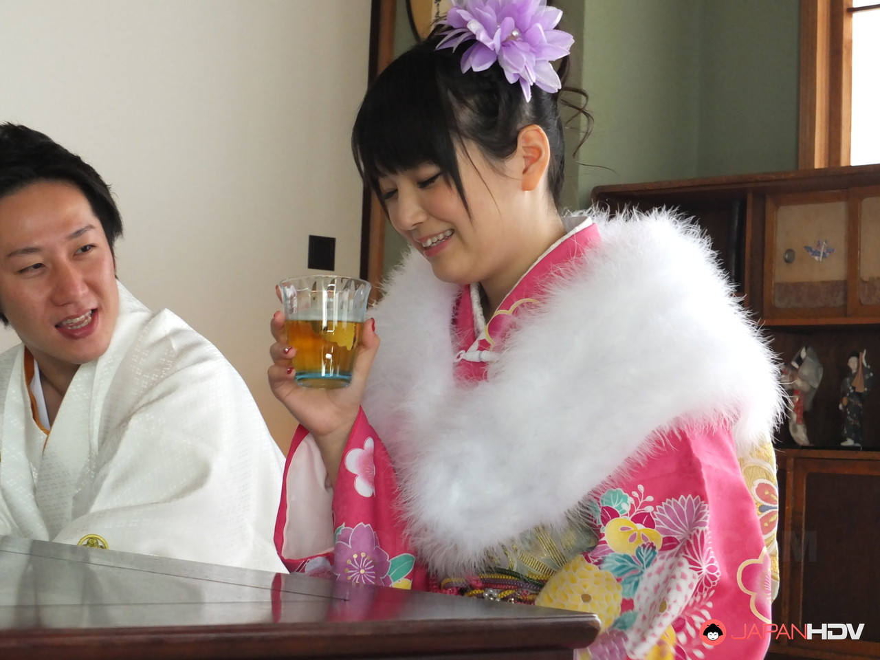 日本辣妹木村つな品嚐三根肉棒並在玩具遊戲後被幹