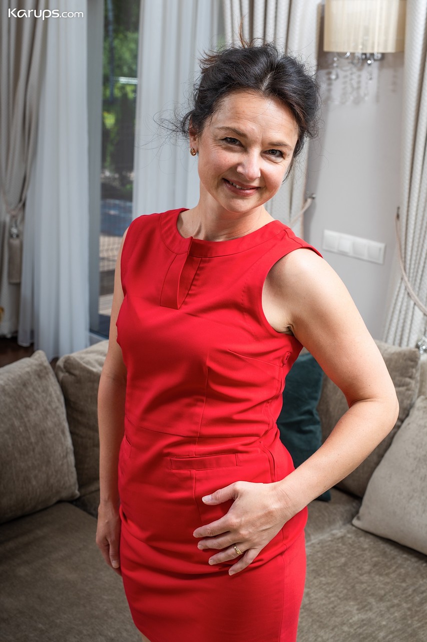 Anette Harper: Mature First Timer Dildos Her Twat After Wine