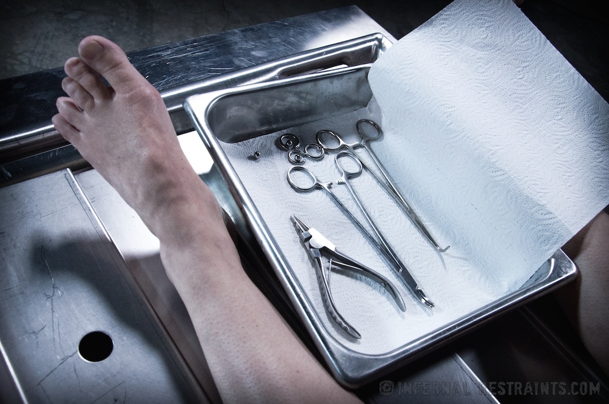 Nackte Kaukasische Frau Abigail Dupree In Bondage-Folter