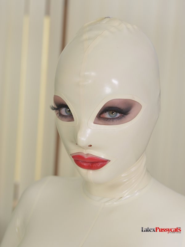 Latex Lucy Masturbates In Head-To-Toe Latex Outfit