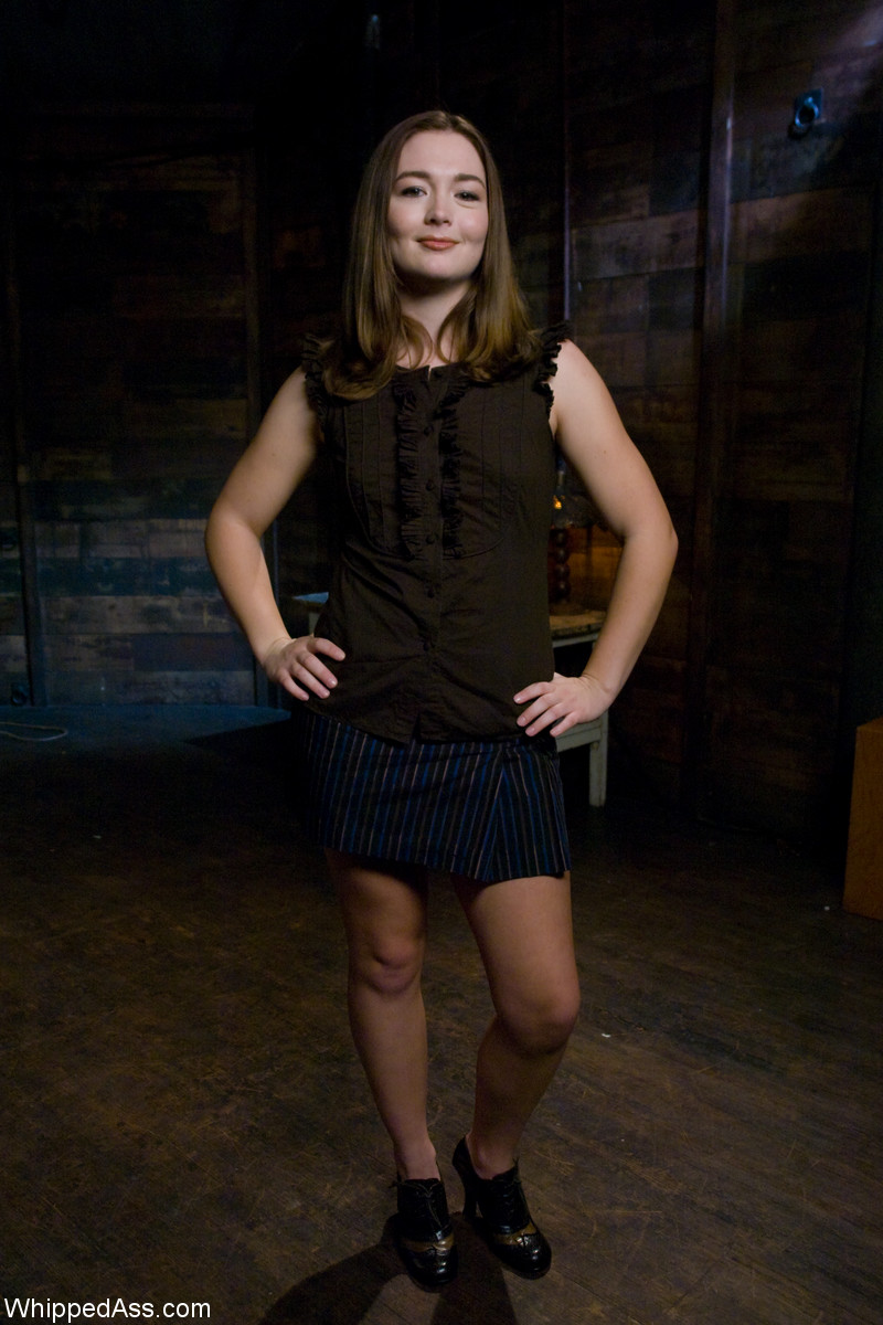 Nalgadas Con Látigo: Fotos De Sexo Lésbico De Aiden Starr Y Savannah West