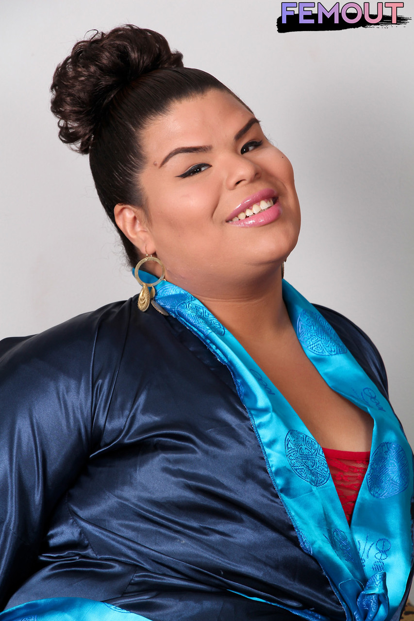 Femout XXX に特集されたミア・ヴェヌームのヌード画像