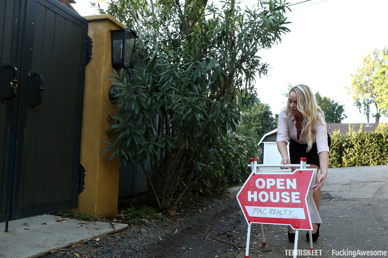 Adolescente Loira Sexy Alexis Monroe Lambida E Fodida Fundo