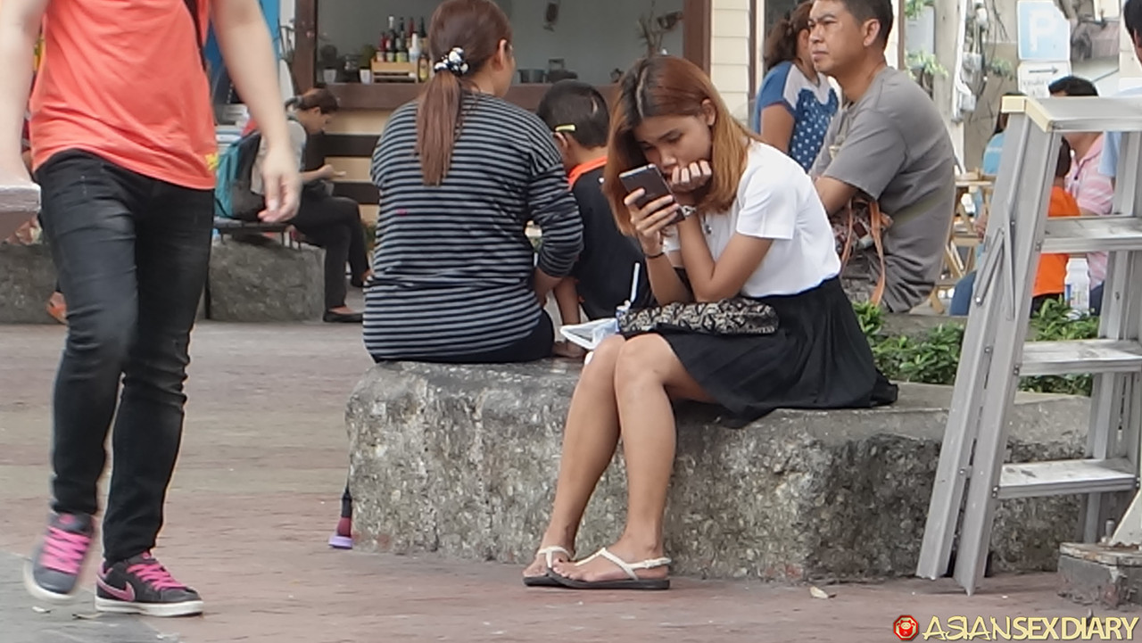 थाई स्कूलगर्ल एप्पल बी को मिशनरी और डॉगी स्टाइल में चोदा गया