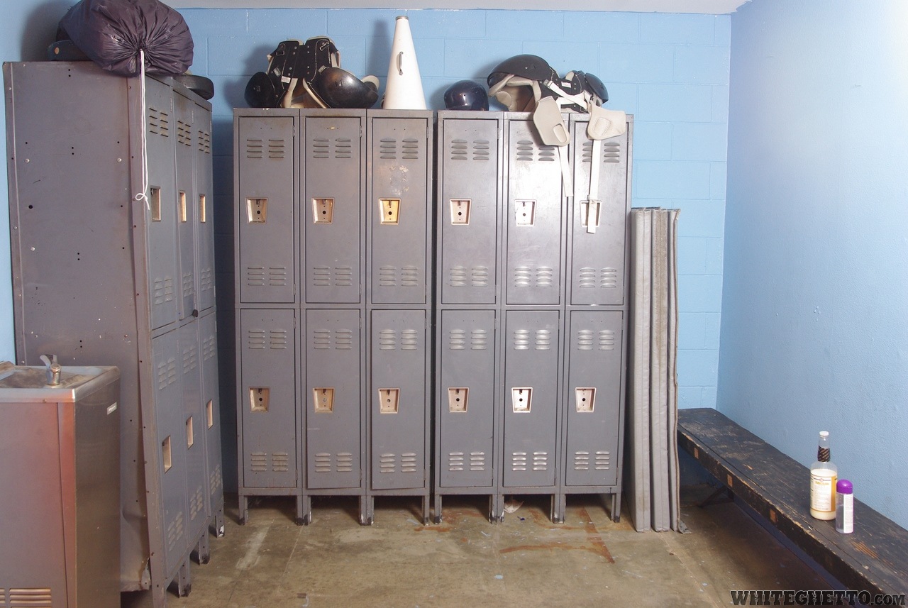 Schlampige Brunette Cheerleaderin Alexis Grace Wird Von Eric Jover Gefickt