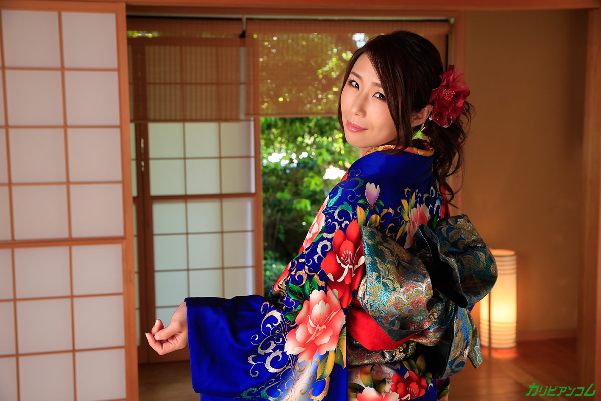 筱田步美 日本女士被修剪过的阴户被手指插入性交并射精