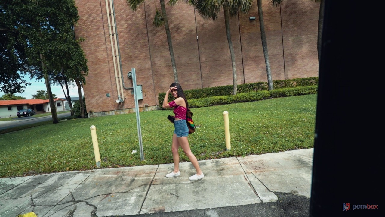 Latina Teen Reyna Delacruz Aufgegabelt Und Gefickt Von Fremdem Im Bus