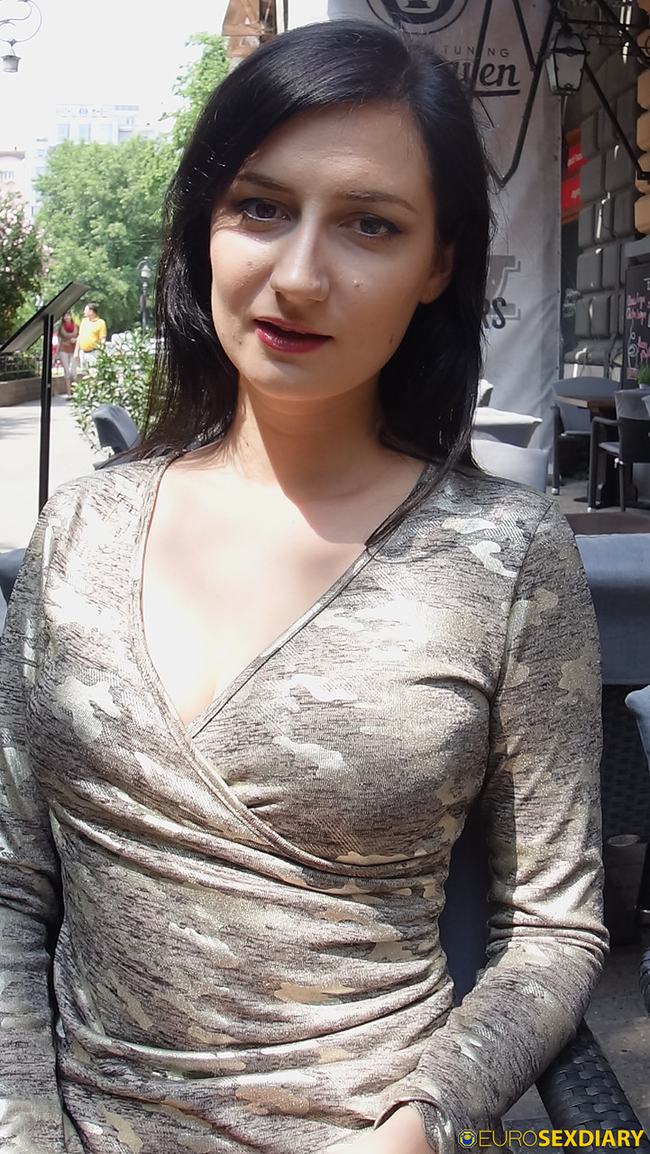 रावेन-बालों वाली बेब केली के साथ पीओवी चुदाई चेहरे पर सह के साथ समाप्त होती है