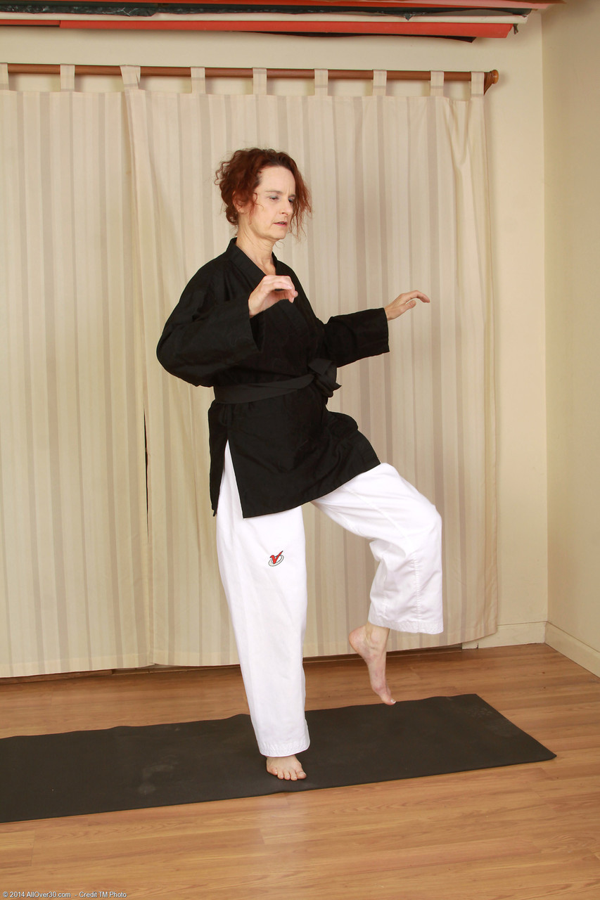 グロリアM 30代以上 人妻 巨乳 アナル中出し フェラ 3P