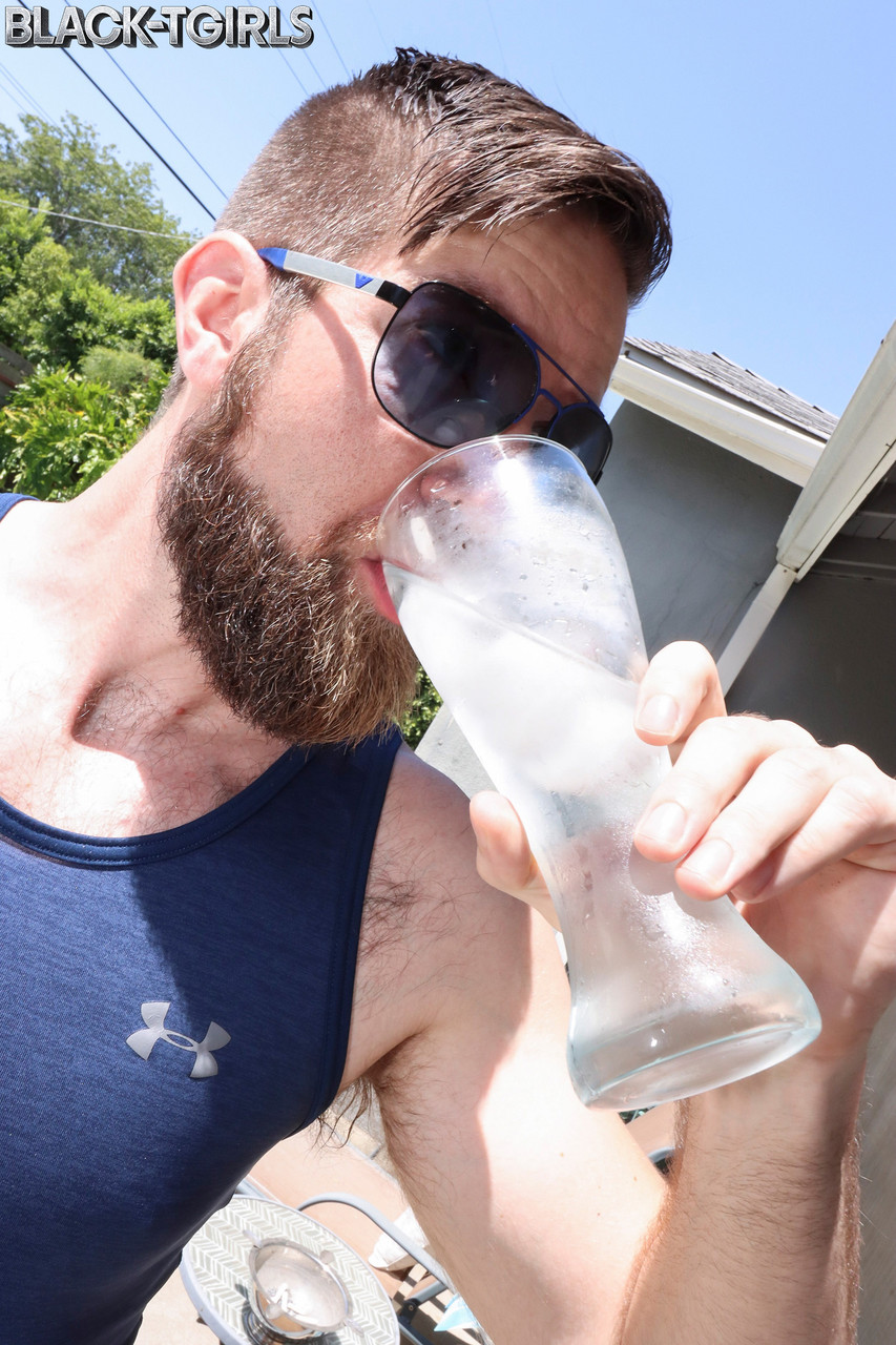 Тощая Эбеновая Транссексуалка Валерия Атрейдес Получает Лизание И Трах В Жопу