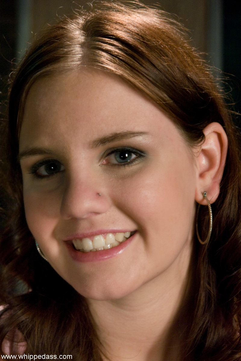 डैफ्ने रोसेन और मिशेल ब्राउन के नग्न व्हिप्ड एस एक्शन के साथ