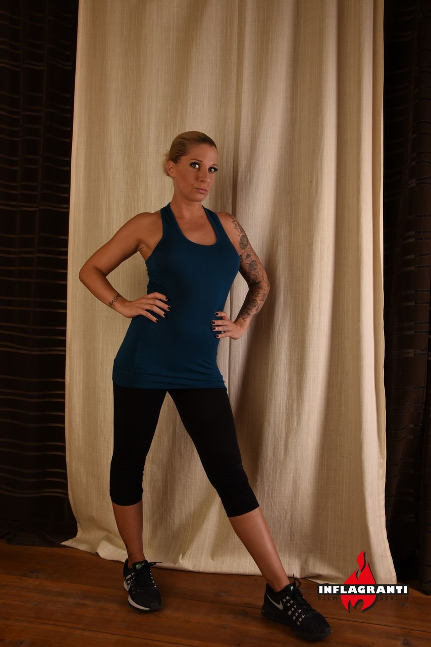 Hardcore Sex Ends With Cumshot On Milf Samy Fox's Snatch