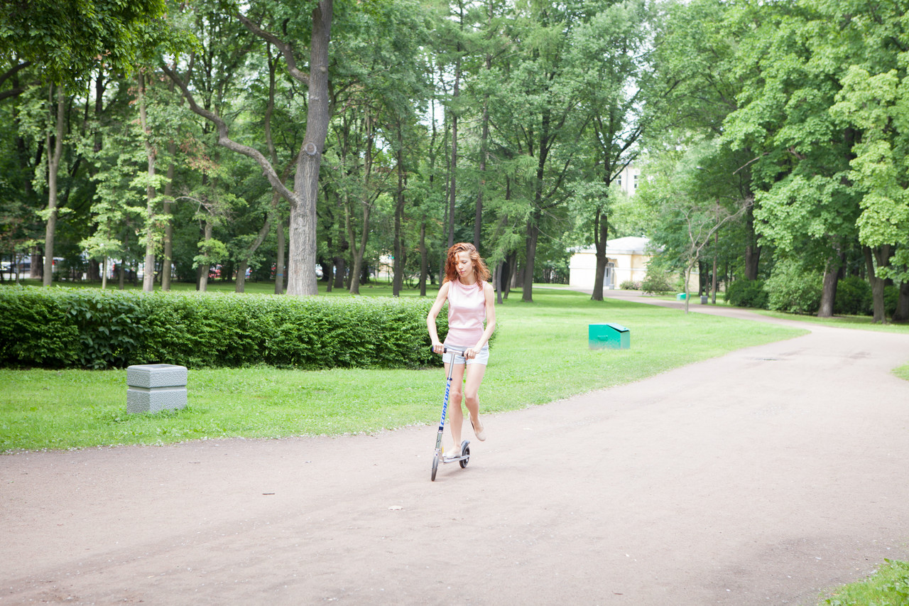 Amateur Teenager Mit Kleinen Brüsten Dennie Präsentiert Ihren Haaren Biber Solo