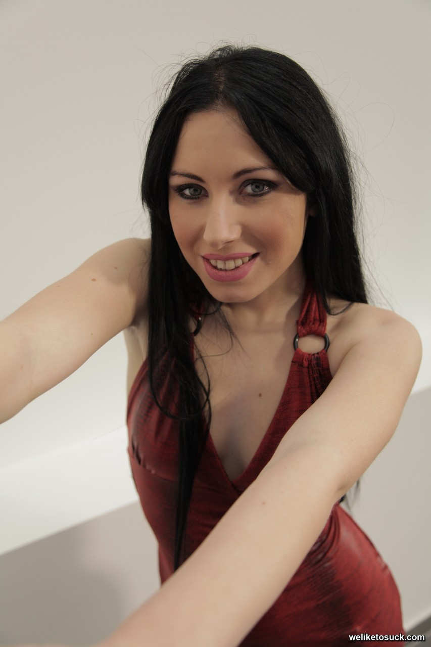 Милая Итальянская Подростка Луна Ора Съедает Много Спермы Во Время Минета С Точки Зрения Первого Лица