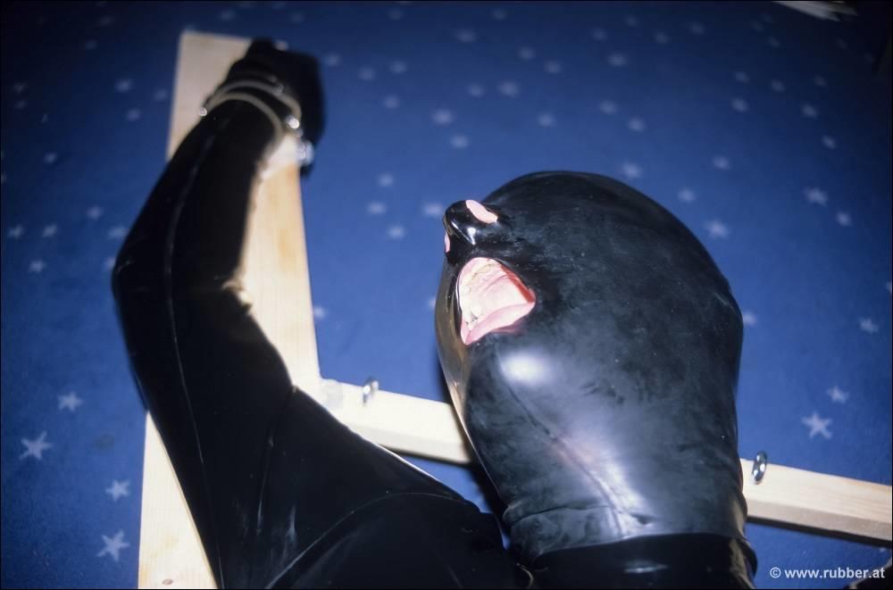 Разные Женщины В Резиновой И Латексной Одежде