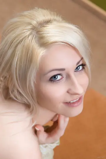 Janelle B – Blonde Beauty Spreads Her Hairy Pussy