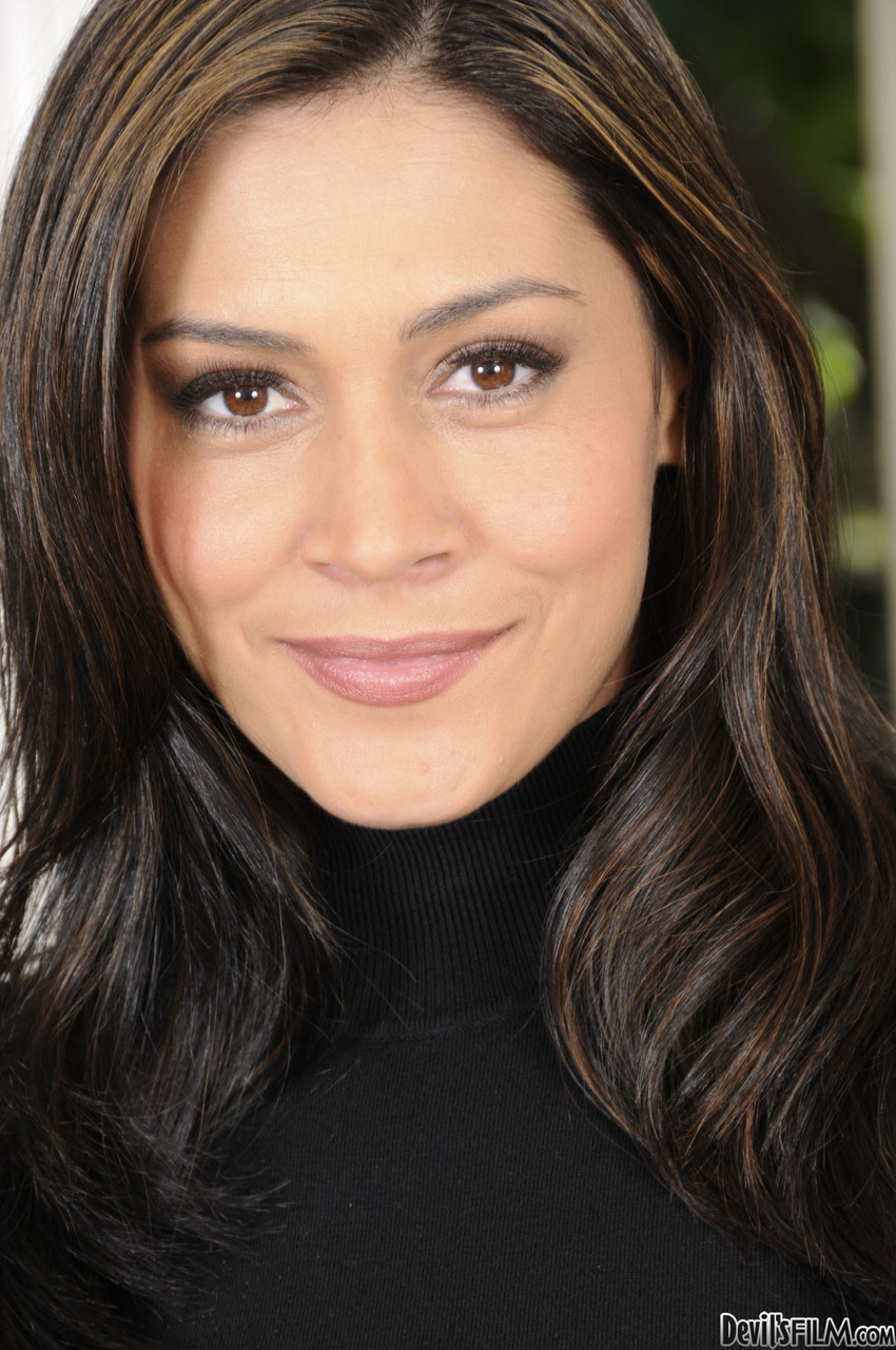 Грудастая Латинская Милфа Рейлин Показывает Татуированную Задницу И Трахает Парня В Лицо Страпоном