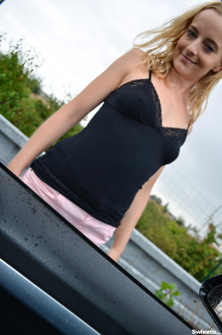 Blonde Tchèque Victoria Pure Profite De Sexe Public Avec Un Étranger Pervers