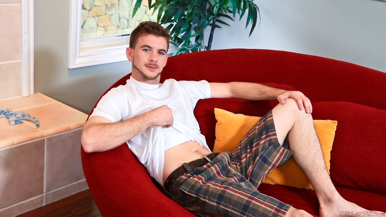 رغبة شيطانية في بيغينغ البني الساخن مع ديلدو لإنزال اللبن على المؤخرة