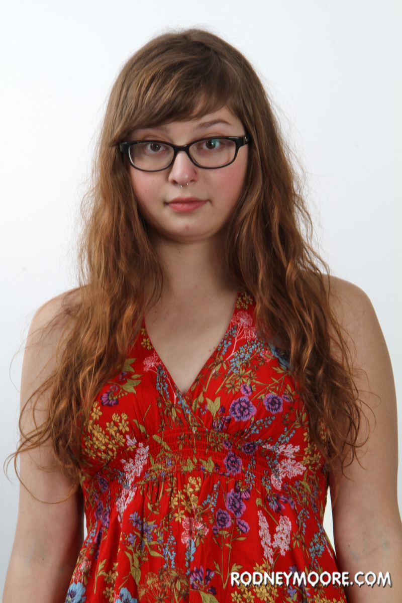 Красивая Подросток Лайла Показывает Большие Сиськи И Круглую Жопу В Соло