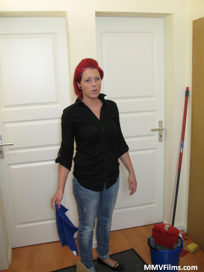 लाल बालों वाली पत्नी सिल्विया कड़े जोड़े सेक्स के बाद चेहरे पर सह प्राप्त करती है