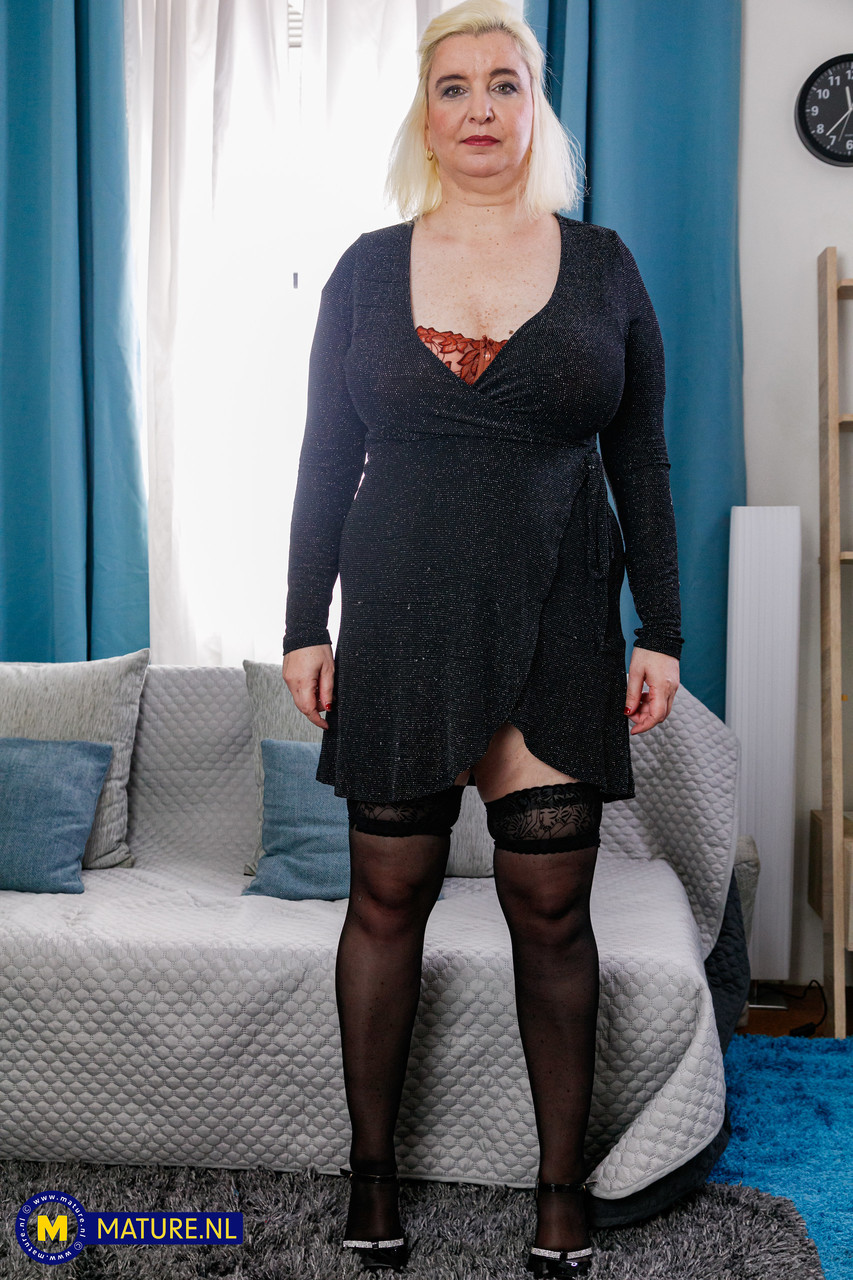 Stiefsohn Spielt Mit Der Frech Mutter Angel Zuzee Großen Brüsten