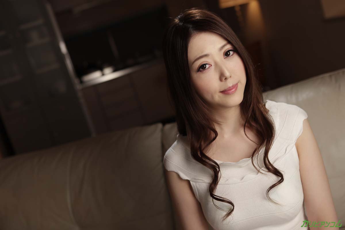 成熟亚洲美女Rei Furuse在粗暴性行为后得到湿润阴道内射