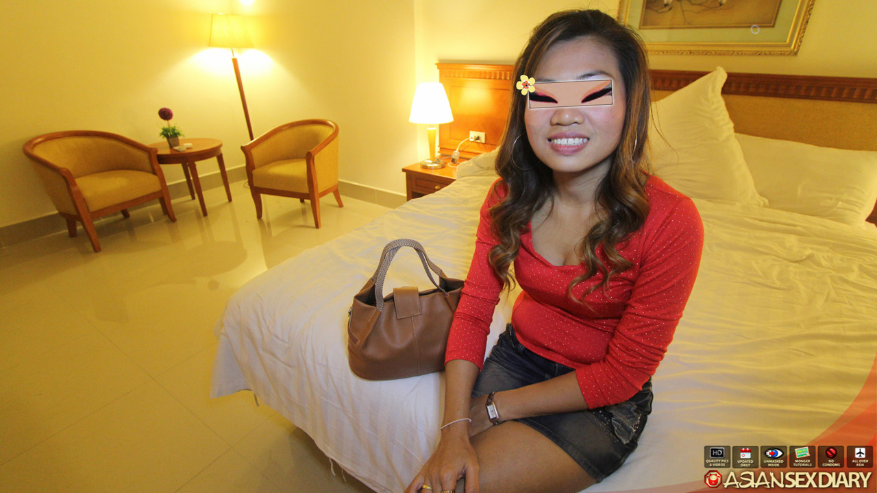 نقطة نظر ممارسة الجنس مع أم آسيوية متهيجة ومهبلها المشعر