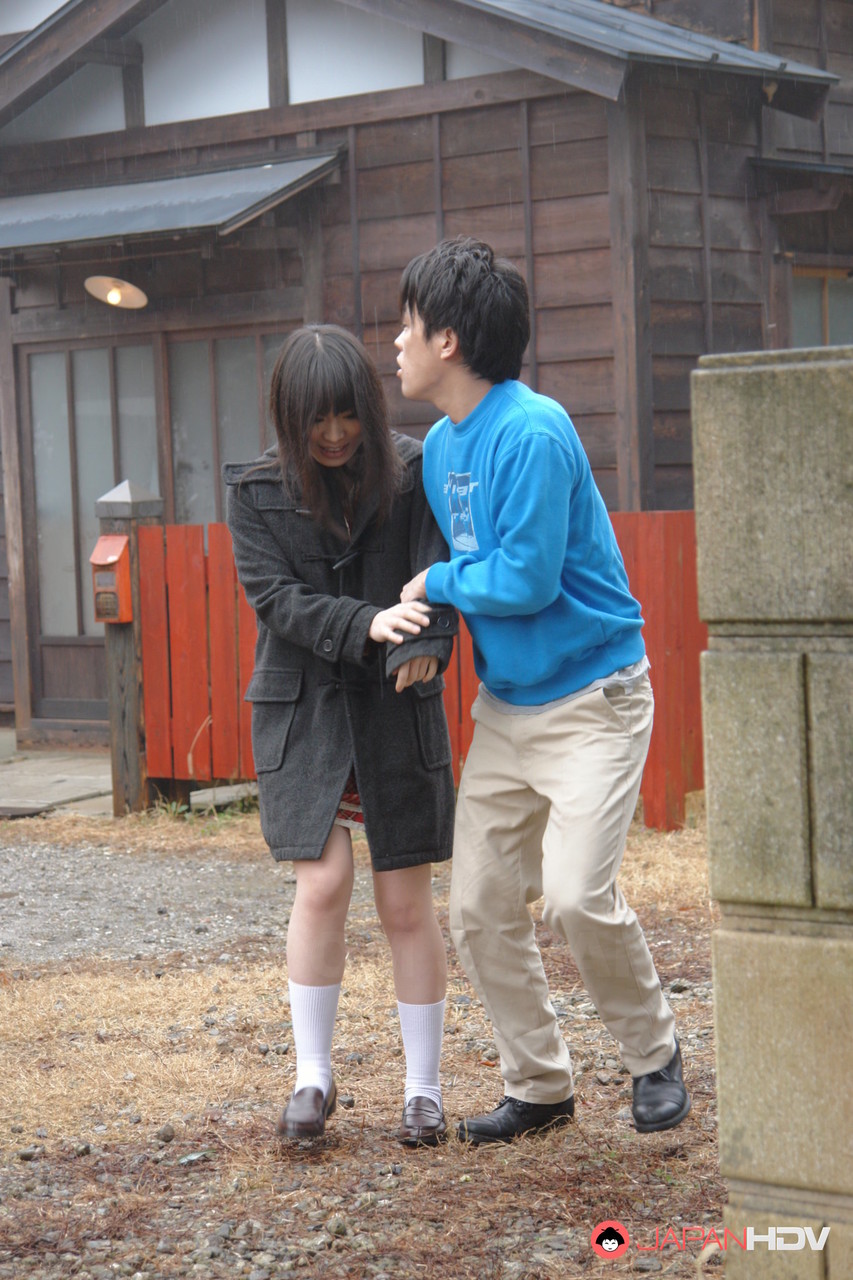 الفتاة اليابانية ماي شيميزو تتوسل من أجل الحيوانات المنوية بعد مص القضيب