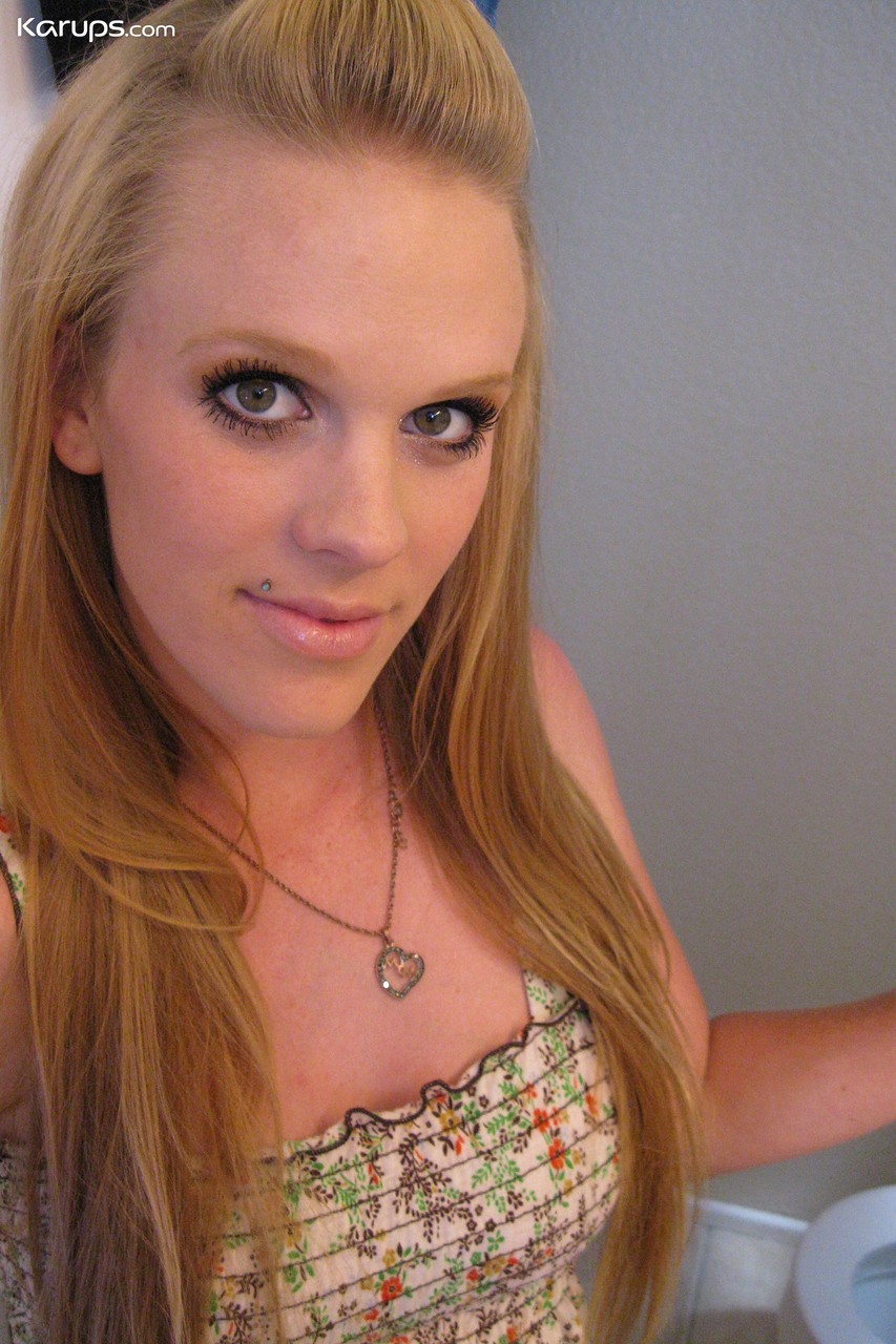 हाइडी मे करप्स होमटाउन एमेच्योर्स हॉट पोर्न तस्वीरों में