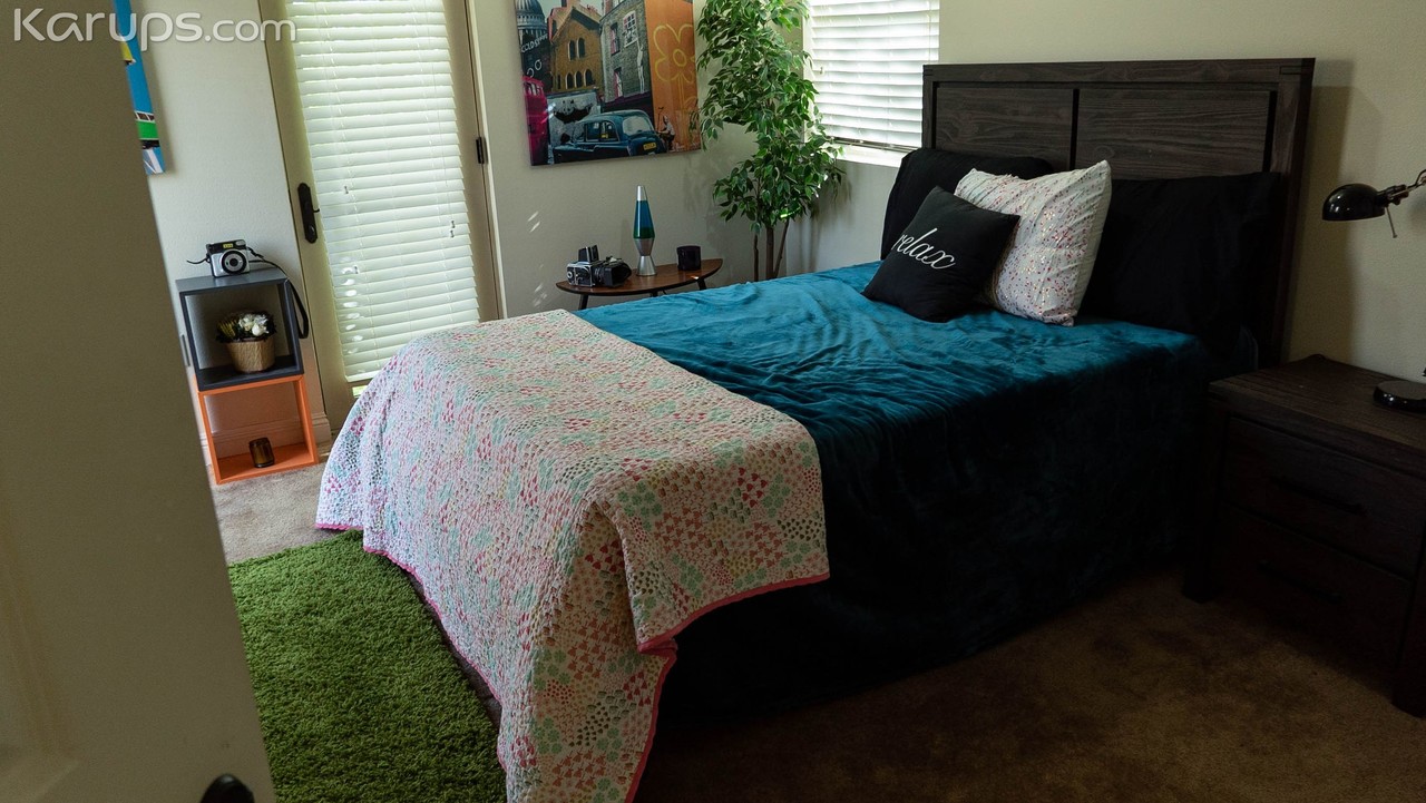 Adolescente Angeline Red En Pov Recibe Su Coñito Afeitado Golpeado Duro