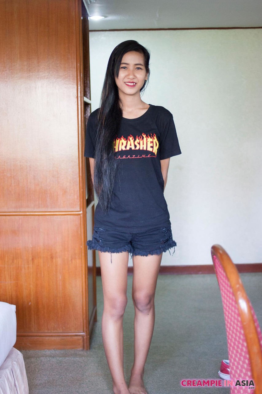 الجميلة الآسيوية بوب تُظهر كسها المليء بالحيوانات المنوية بعد رقصة إغراء ساخنة