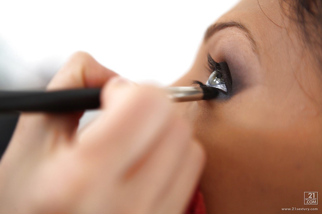 スタニングなポルノスターアレッタ・オーシャンのプライベートなバックステージショット