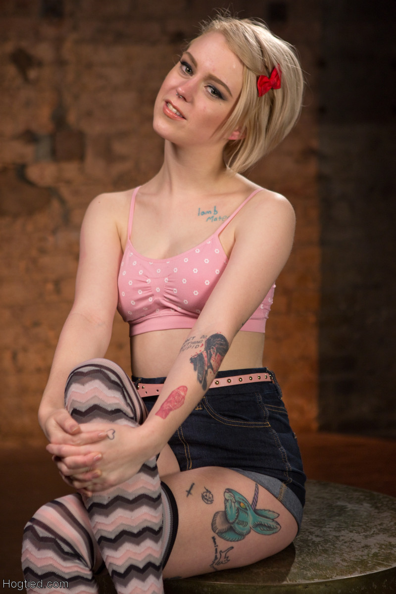 Завязанная Анна Тайлер И Папа В Жарких Картинках Бондажа