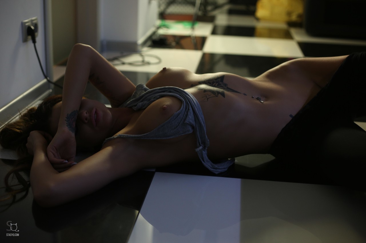 Hot Amateur Babe With Tattooed Arm Shows Her Firm Big Tits