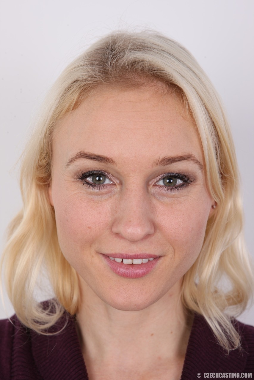 Petra Monte Cute Boules Pendants Et Conne Charneuse Au Casting